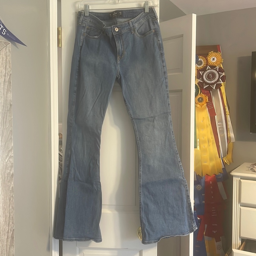 Women’s 9R Hollister low rise flare jeans